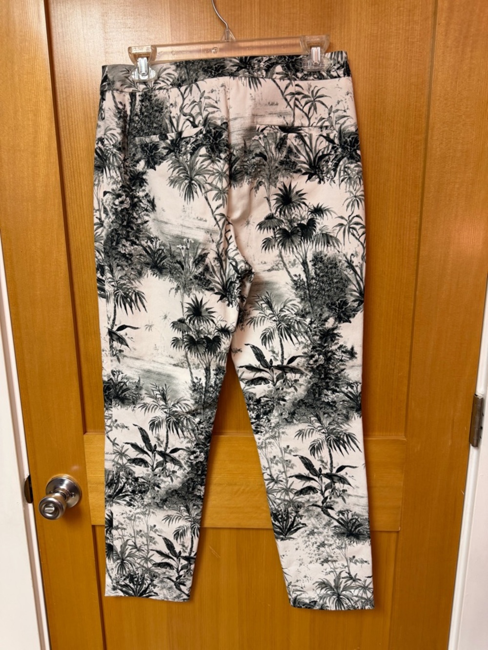 Adam Lippes Black and White Tropical-Print Pants - Picture 3 of 8